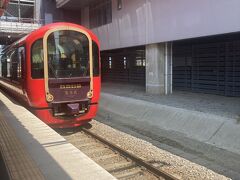 風呂上りに駅に戻ると変わった列車。