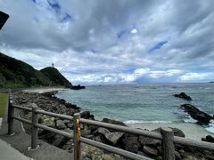 残念ながら雲が多かったのですが、晴れてたら間違いなく碧い海が見られたはずなんです。

裏手の海も動画でどうぞ
https://www.youtube.com/watch?v=iyuWJ_ZlFhY