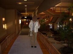 そして、再度、本日宿泊の「竹葉 新葉亭」に戻ってきました。
純和風の旅館(２階建て)で雰囲気良く、素敵です、