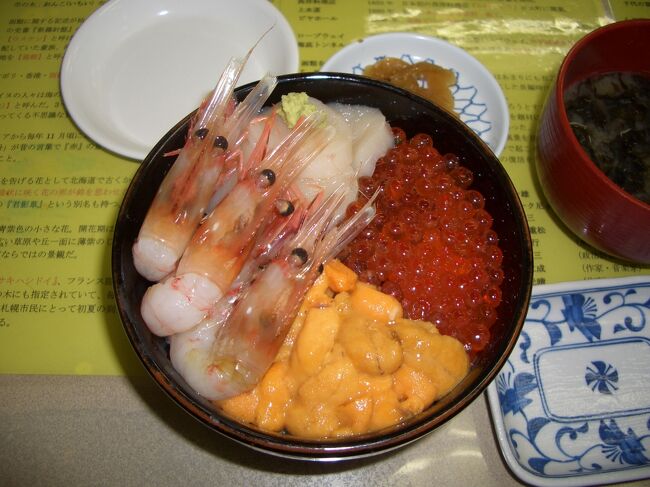 3色丼。ウニがたっぷりです。