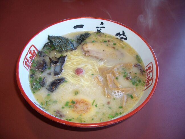 とんこつラーメンにしました。