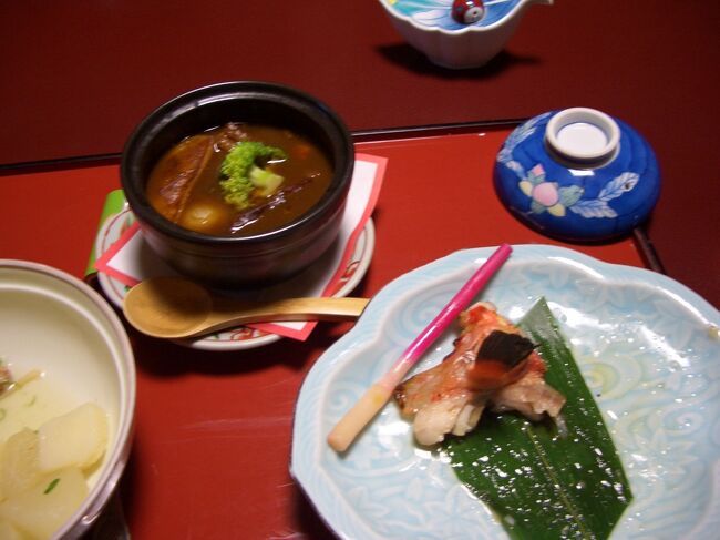 焼き魚や濃いめの汁。美味しいです。