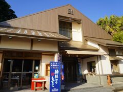 では、神社の前に建つ日向神話館へ。
宮崎神話のストーリーを分かりやすく説明する蝋人形展示がメインの施設です。