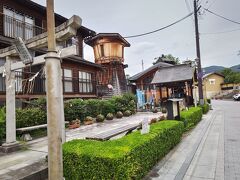 共同浴場の近くの神社