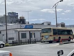 今日は妹とこちらの駅で集合して、バスで慶應大学前まで行きます。