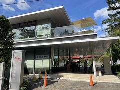 歩き疲れたので神社の隣にあるこちらでお茶します。