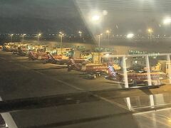 マレーシア時間6:40頃、クアラルンプール空港第２ターミナル（KLIA2）に到着。