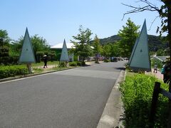 弟夫婦が途中淡路島にある県立公園で子どもたちを遊ばせたいと言うので、寄り道しました。

日傘は持っていたものの、照り返しに死にそう。