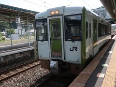 空港から青い森鉄道の三沢駅まで連絡バスで移動してきました。
そこから電車で下北駅に向かいます。