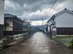 雨が弱まった隙に、酒屋さんを出発。
雨に濡れたおはなはん通り、きれいだったな。

そして、また降り始める雨。
まちの駅でしばらく雨宿りしてたけど、なかなか止まないのでちょうど来た周遊バスでホテル近くまで戻ることに。