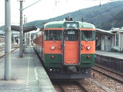 こちらが、当時の赤穂線備前片上駅での１１５系電車。
別の旅行記でイメージ画像として使用しているものを、パソコンで補正しました。