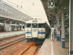 ２００１年に戻ります。
ＪＲ四国にやって来た１１１系電車も、岡山までやってきていました。