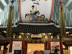 ロッテワールド民俗博物館

ちょっと入り口が分かりづらいですが、ロッテワールドがある建物の3階に入口があります。

入場料は1人5000W