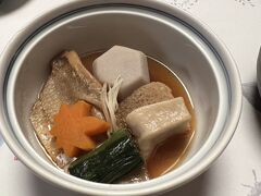 煮物です。
のどぐろのおいしさは素晴らしかったです。これだけ美味しい煮物は初めて。