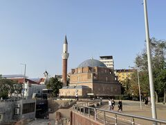 すぐ北側にモスクがあります。