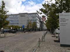 アウディの本社があるインゴルシュタット。
Audi Forum Ingolstadt

この日は、ショールームとミュージアムを見学します！
（工場見学ツアーは平日のみ）

博物館情報↓
https://www.audi.de/de/foren/en/audi-forum-ingolstadt.html