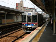 堀切菖蒲園から成田方面行の電車に乗ります。