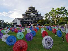 おー！きれい！！
天守前の広場が映えスポット的になっています。
『夏の烏城灯源郷』というイベントのようです。