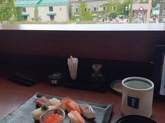 第1目標♪
運河沿いにある「おたる政寿司 ぜん庵」さんで美味しいお寿司を頂きました！北海道最高(*^^*)