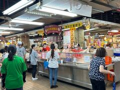 永楽市場に寄ってトイレをお借りします。
林合發油飯店はいつも通りの行列でした(´ー｀)

迪化街って個人店ばかりだし駅が遠いしみんなトイレ事情どうしてるんだろう。
ちなみにこちらのトイレは和式でした。