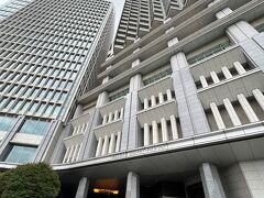 パレスホテル東京のエントランス。
さあ仕事　（以下、自粛）