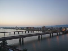 おはようございます。6時起床！
窓からの景色がきれいで、目が覚めます。