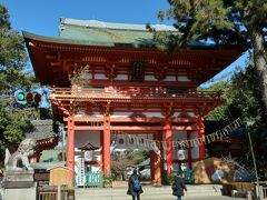 スタートは、今宮神社。いつ来ても見事な朱塗り門だ