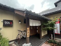 昼食は、沼田市にあるどんぶりめし　つながりでいただきました。店内はとても綺麗で、和食料理店のような雰囲気でした。