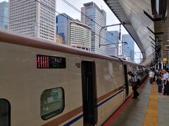 夏休み新潟旅行は東京駅からスタート。
今回は上越新幹線で伝説と呼ばれている、 09:12発「とき311号」に乗車して新潟駅に向かう。
なぜとき311号が伝説と呼ばれているかというと、その停車駅の少なさから。
東京⇒大宮⇒新潟
と、なんと途中停車駅は1駅だけだ！