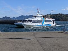 高速艇がやってきました。