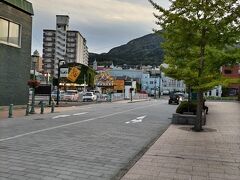 ここから日本三大夜景と言われている函館の夜景を見に函館山へ