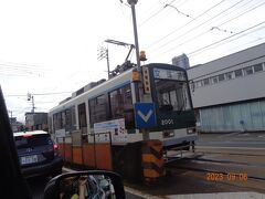 とさでん：路面電車は大好きです、レトロですね、松山の路面電車よりさらにレトロに見えました。