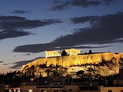 そしてアテネ着。パルテノン神殿の見えるレストランで夕食！翌日からはエーゲ海クルーズ。