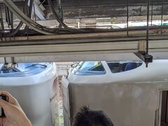 岡山駅でサンライズ瀬戸の切り離し。切り離し場面に人だかりができていたが，そんなに貴重な場面なのか。