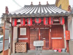 　先ほどの奈良町資料館で見た、魔よけの身代り申がたくさん吊るされている庚申信仰の本拠地の庚申堂です。