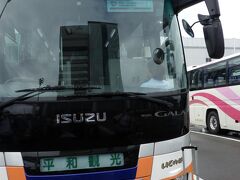 富山駅で一旦バスに乗車、座席表を確認しないで乗り込む婆さん達はバックします