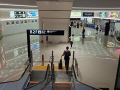 関空19：40発、福岡20：55着。
定刻通り福岡に到着、地下鉄の空港線で博多に向います。