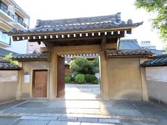 早朝6時40分ごろ、西高津中寺町筋を南下中。西高津中寺町筋に西面した法雲寺からPART2スタート。