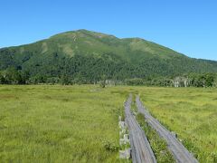 この広い湿原と至仏山の眺めは、何度見ても良いね～
夏の花は既にほぼ終焉
それでもこの眺めはイイ