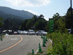 巌門から１時間３０分ほどで、千枚田に到着。

駐車場は大きいのですが、さすが３連休の中日。少し並びました。
もっとも、並んですぐに入れました。