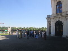 11:13

入口には混雑なく広々とした宮殿に入れました。