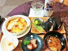 ビールを飲んで夕食をいただき、この日も満腹状態に。

翌日は最終日、入浴後に、パッキング。
就寝しようとベッドに横たわっても、下山中に、すっ転んだことを思い出し、怪我せずに済んで良かった、ほんとに良かったと何度も良かった良かったと唱えても、なかなか寝付けない。

翌朝6時ころに起きることができれば、朝食前に青い池に行こうかなと、これの方がプレッシャーになっているのか。