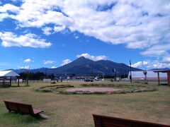 道の駅猪苗代に行きました。
天気が良くて、磐梯山がとてもきれいでした。