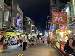 18時頃だったためか人はまばら