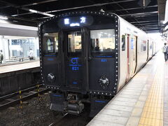 小倉からひと駅だけJRで移動。
変わった電車。