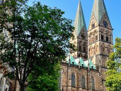 St. Petri Dom Bremen

2つの尖塔をもつゴシック建築が印象的な聖ペトリ大聖堂。街のシンボルですね。