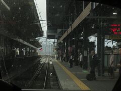 2023.07.02　博多ゆき特急みどり（リレーかもめ）２号車内
高架線に上がって武雄温泉の１０番線に到着。