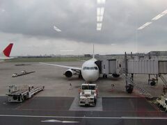 6時20分。JAL1183便で羽田空港から那覇空港へ向かいます。　　