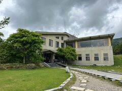 最初に訪れたのは「サンメドウズ清里」。
スキー場です。

梅雨の時期ということで、何日も前から毎日毎日天気予報をチェックしていたのですが、いつチェックしても我が家が旅行する２日間は雨・・・。
でも １日中ずーーーっと雨が降り続くという訳でもなさそうなので、隙を見ながら屋外の観光をしようと、あーでもない こーでもないと悩みに悩んで予定を考えました。