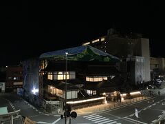 翌日は早起きして、道後温泉本館の入浴券をとりました。